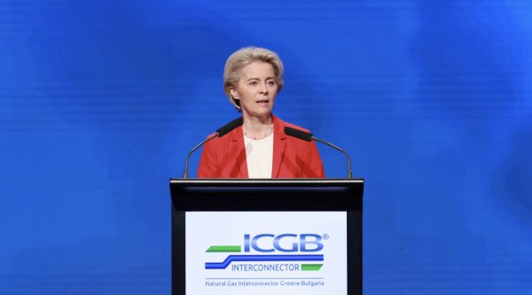 Държавният глава Румен Радев е домакин на церемонията по повод официалното въвеждане в експлоатация на междусистемната газова връзка Гърция-България. Събитието се провежда в зала 3 на Националния дворец на културата в София. На събитието присъстват Президентът Румен Радев, Стево Пендаровски, Александър Вучич, Урсула фон дер Лайен Кириакос Мицотакис. Снимка: президентството на България